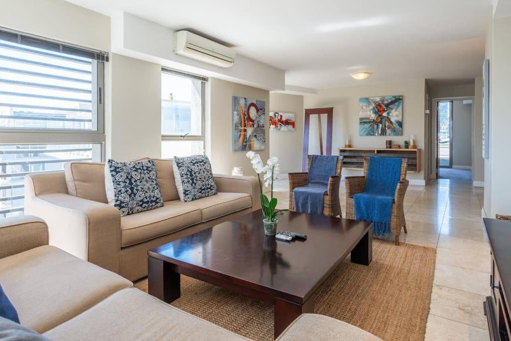 Canal Quays 70h Apartamento *